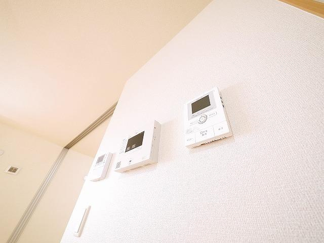 グランディール（青野町）のセキュリティ|モニター付きインターホンで来客者の顔も分かりますね