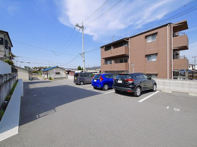 グランディール（青野町）の駐車場|駐車スペースも敷地内