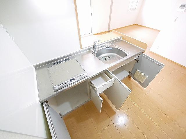 グランディール（青野町）のキッチン|IHに収納も豊富