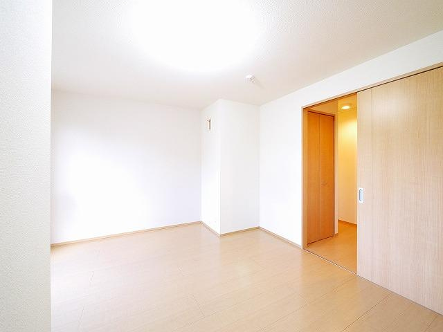 グランディール（青野町）の洋室|使い勝手のいい洋室です