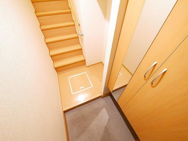 グランディール（青野町）の玄関|大きな下駄箱がある玄関です