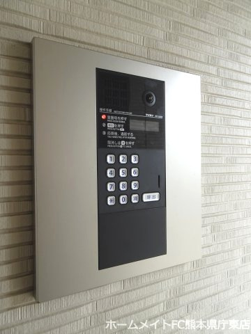 熊本市東区錦ケ丘のアパートのエントランス