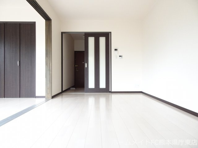 熊本市東区錦ケ丘のアパートの居間・リビング