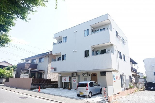 熊本市東区錦ケ丘のアパートの外観