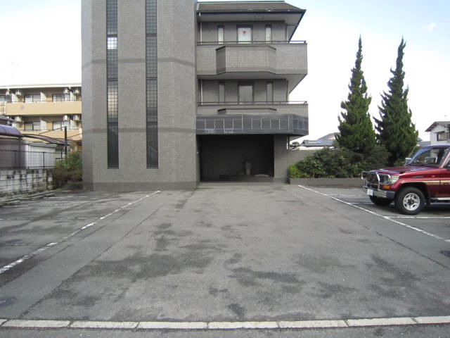 EL CORAZONの駐車場