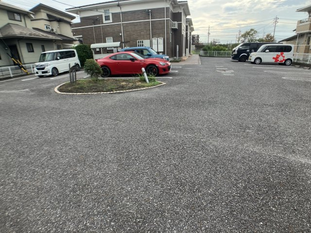 プリムラプレッソの駐車場