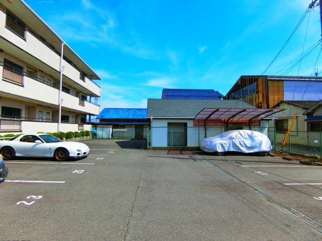 アーブルメゾンの駐車場