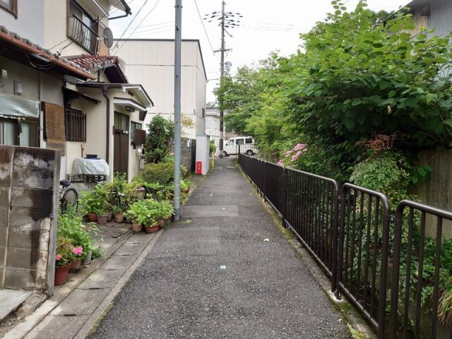 【前面道路含む現地写真】 | 山科区北花山寺内町　中古テラスハウス（賃貸オーナーチェンジ）