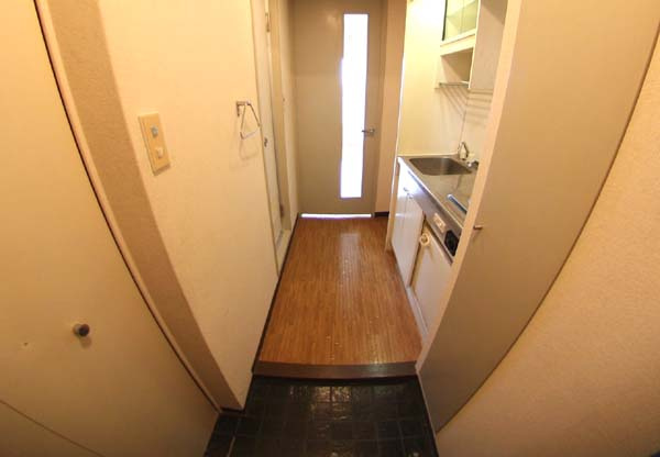 グレースパレMAEDAの玄関|収納もある玄関です