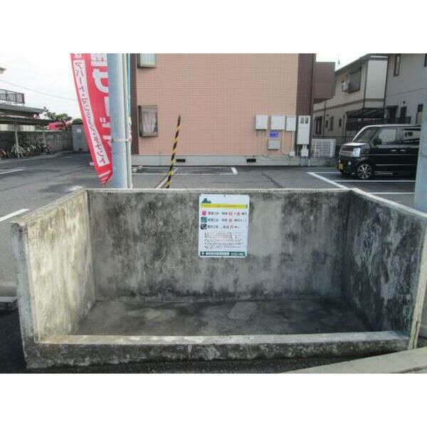 岸和田市吉井町２丁目のハイツの駐車場|カースペースがあります