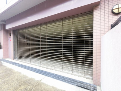 【駐車場】 | クリオ黄金町壱番館 | 駐車場の出入口です。