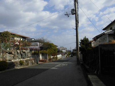 【前面道路含む現地写真】 | 大津市湖青2丁目10-10　中古戸建 | 前面道路1