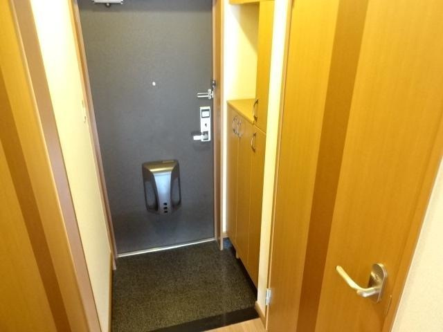 ディープ・アートの玄関|玄関