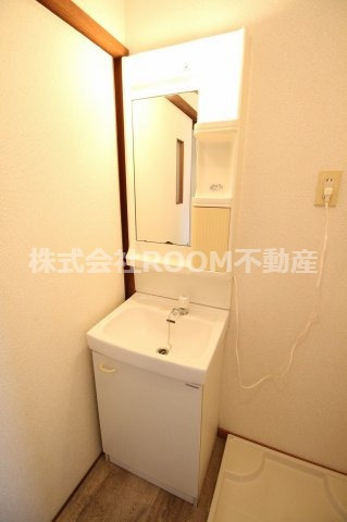ガーデンKHの独立洗面台