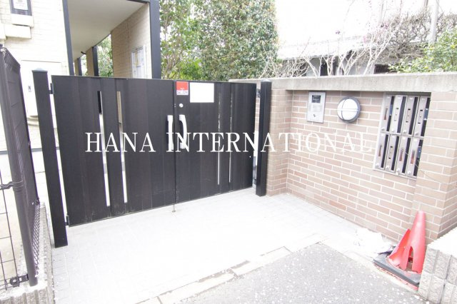 レオパレスノースヒルズのエントランス