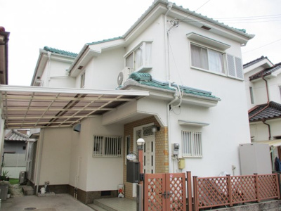 【外観】 | 明石市二見町福里中古戸建 | 白を基調とした明るい印象の外観。