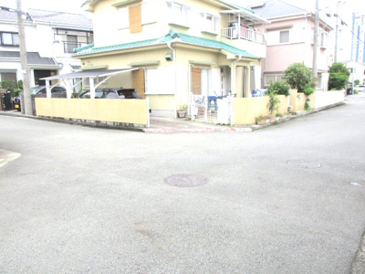 【前面道路含む現地写真】 | 明石市二見町福里中古戸建 | 前面道路はゆったりしています。