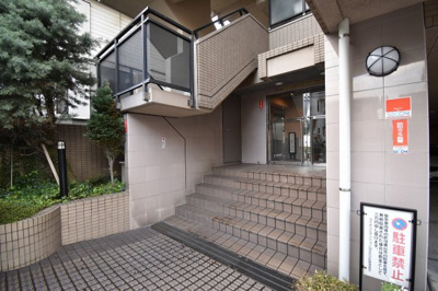 【エントランス】 | ライオンズマンション山手石川町 | エントランス部分です。