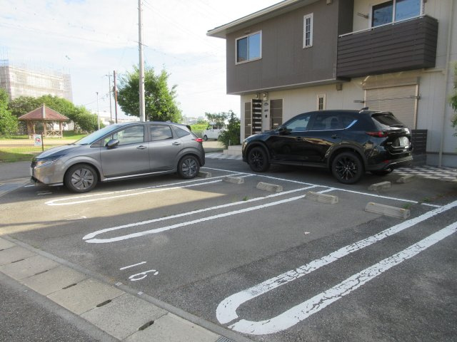ルーチェ2の駐車場