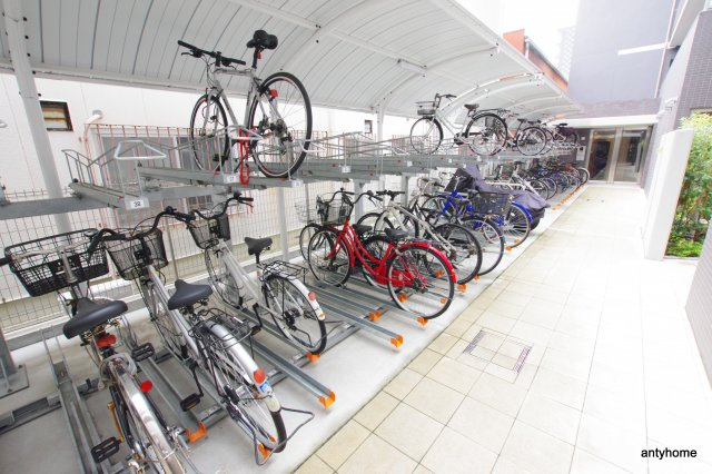 リッジガーデン江坂2（旧サムティガーデン江坂2）　仲介手数料無料の駐車場