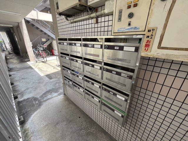 パルハウス丸善のエントランス