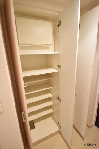 アビティ江坂　仲介手数料無料の収納