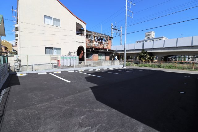 ミルアモールＥの駐車場