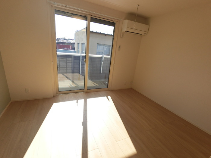 ミルアモールＥの居間・リビング