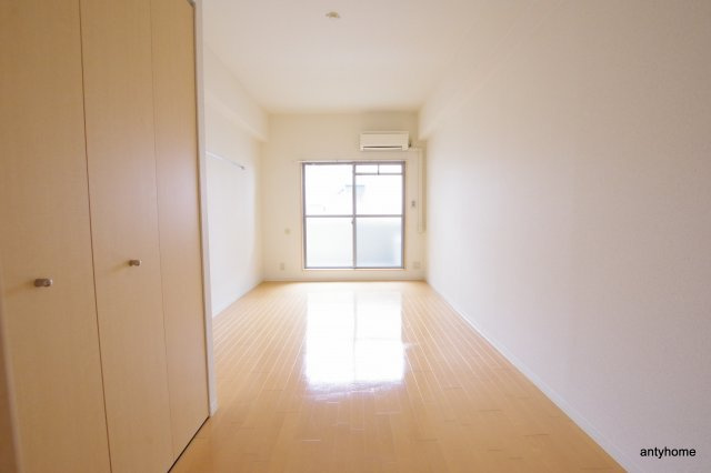 カルム千昇2　仲介手数料無料の居間・リビング