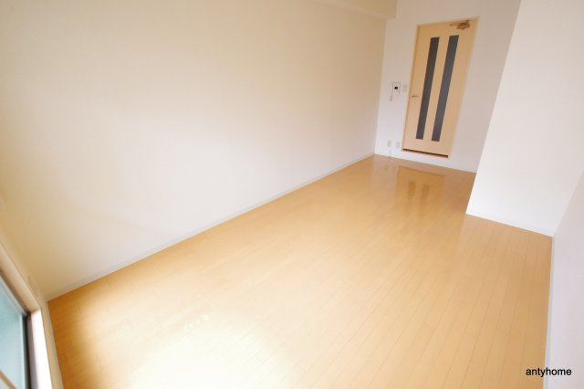 カルム千昇2　仲介手数料無料の居間・リビング