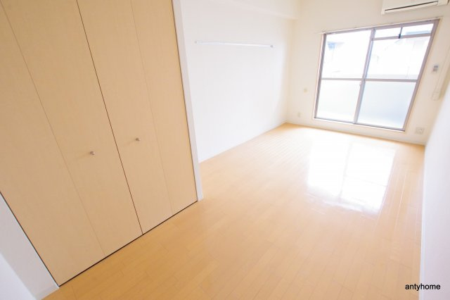 カルム千昇2　仲介手数料無料の居間・リビング