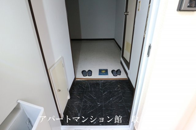 フラット白山第一の玄関