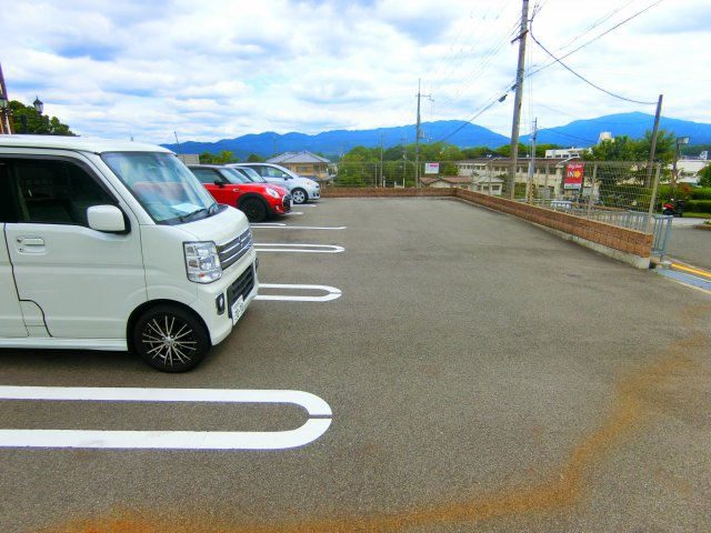 フェリーチェの駐車場