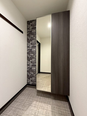 【玄関】 | FUNs遊園Ⅱ/ファンズ遊園Ⅱ | シューズボックス付きで玄関すっきり片付きます！お客様もスムーズにお出迎えできますね♪