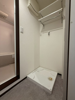 【設備】 | FUNs遊園Ⅱ/ファンズ遊園Ⅱ | 洋室6帖のお部屋にある室内物干しです！雨の日やお出掛け時の室内干しにとても便利☆花粉や梅雨の時期に重宝しますね♪