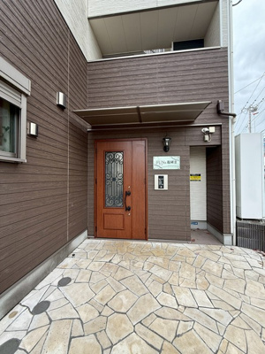 【その他共用部分】 | FUNs遊園Ⅱ/ファンズ遊園Ⅱ | 共用エントランスには宅配BOXがあるので荷物の受け取りもスムーズに♪再配達の手間がかからないのが魅力♪