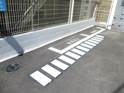 【その他共用部分】 | FUNs遊園Ⅱ/ファンズ遊園Ⅱ | 屋根付きの駐輪場で雨が降っても大切な自転車が濡れなくてすみますね♪駅まで自転車もおすすめです！