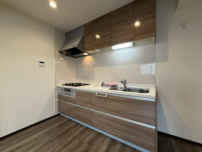 【居間・リビング】 | FUNs遊園Ⅱ/ファンズ遊園Ⅱ | 南東向きリビングダイニングキッチン11.2帖☆窓側からの眺めです☆椅子とテーブルを囲んで家族団欒の時間を過ごせます♪