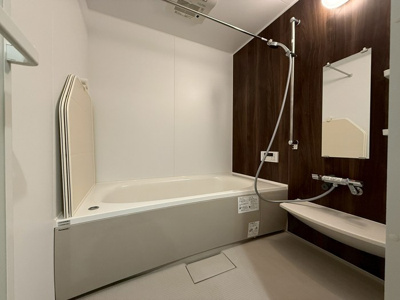 【キッチン】 | FUNs遊園Ⅱ/ファンズ遊園Ⅱ | 3口ガスコンロ/グリル付きシステムキッチンです☆グリルがあるとお料理の幅が広がりますね♪自炊生活で楽しく健康に！