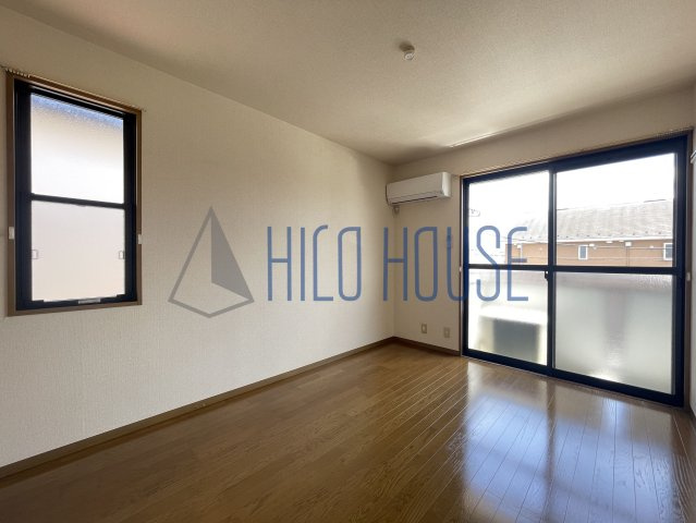 ジュピターズBの居間・リビング