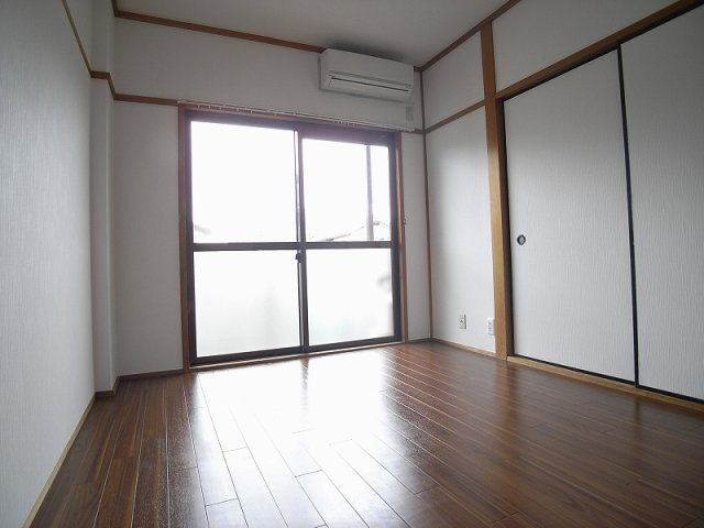 【洋室】 | ロイヤルアパルト阪本