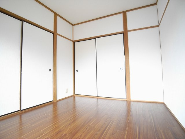 【洋室】 | ロイヤルアパルト阪本