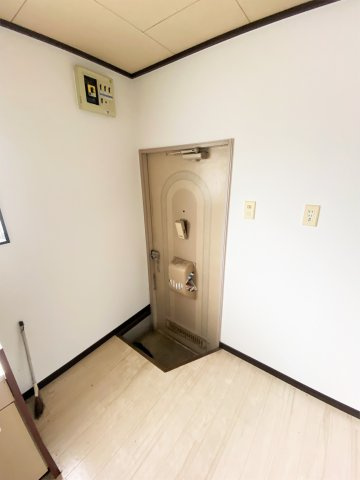 コーポまるもの玄関