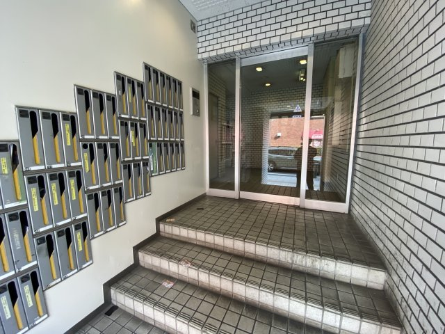 ユーステム浦安IIのエントランス