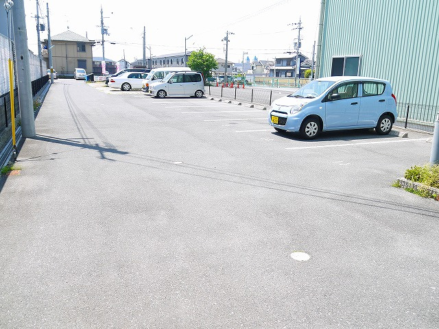 サンガーデン（千代）の駐車場|カースペースがあります