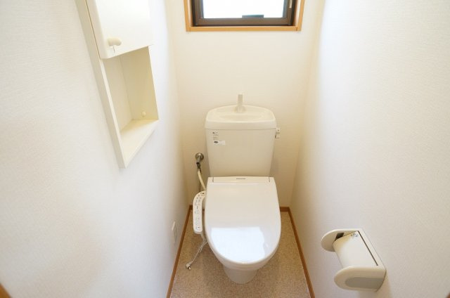 【トイレ】 | トワール本町 | 窓付きで換気良好！