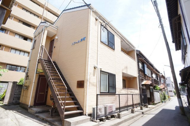 【外観】 | トワール本町 | １フロア1世帯のアパート