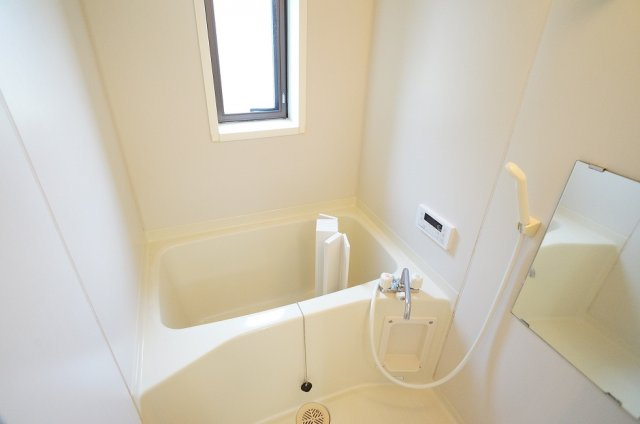 【浴室】 | トワール本町 | 窓付きで通風良好！