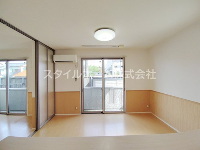 【居間・リビング】 | ガーデンアベリア | ゆったりとしたリビングです