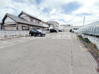 【駐車場】 | ガーデンアベリア | 車をお持ちの方に嬉しい駐車場付きの物件です